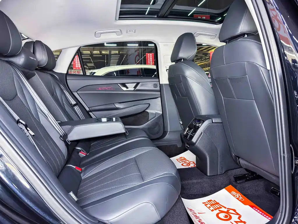 Volkswagen Passat — фото 13