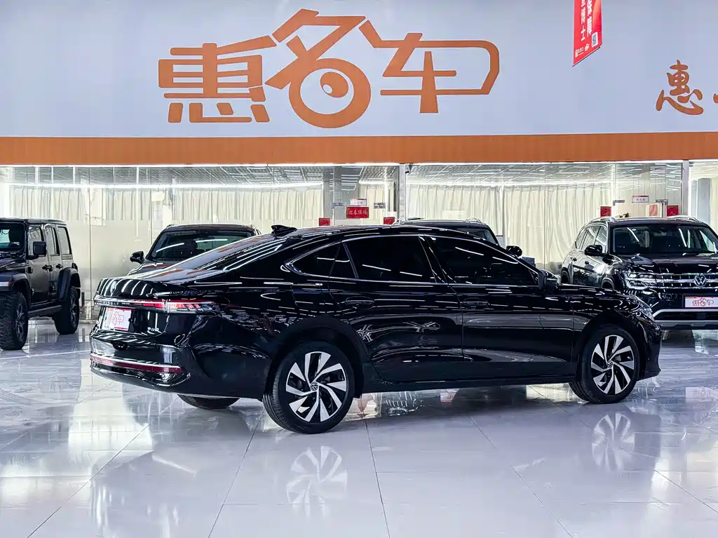 Volkswagen Passat — фото 15