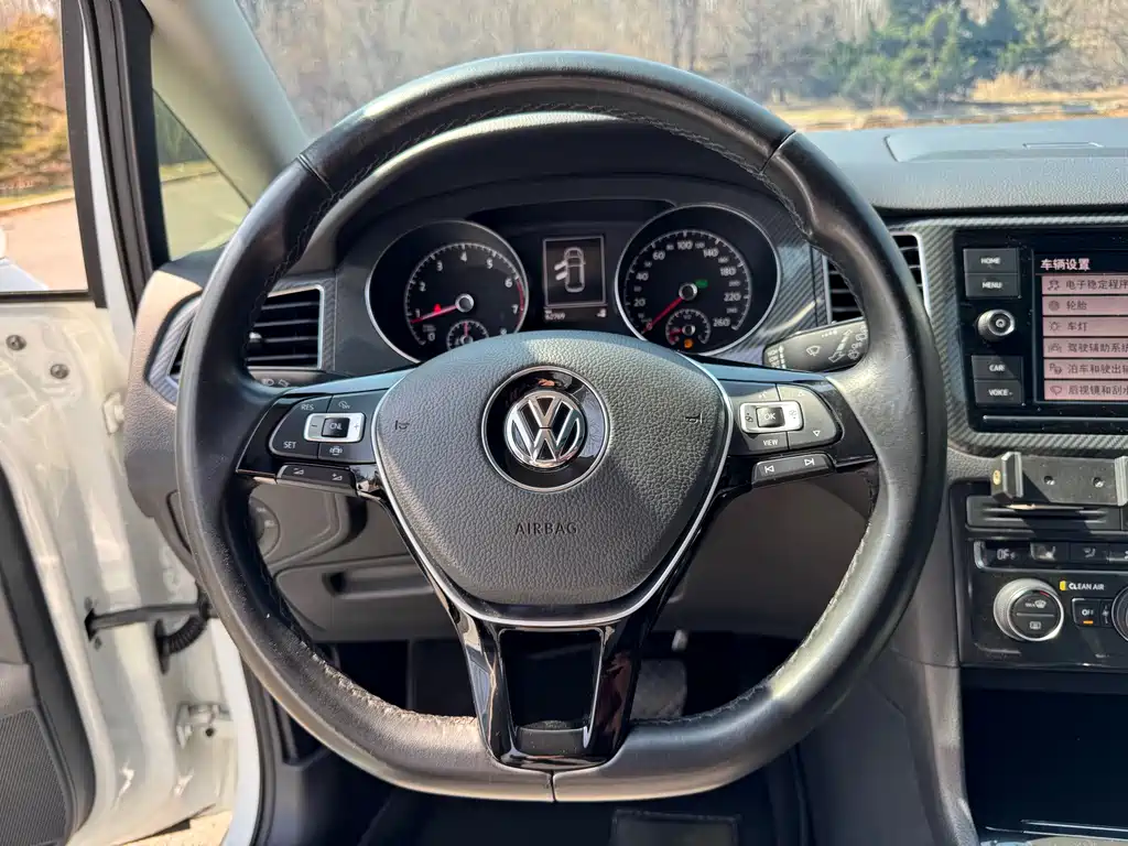 Volkswagen Golf Sportsvan — фото 14