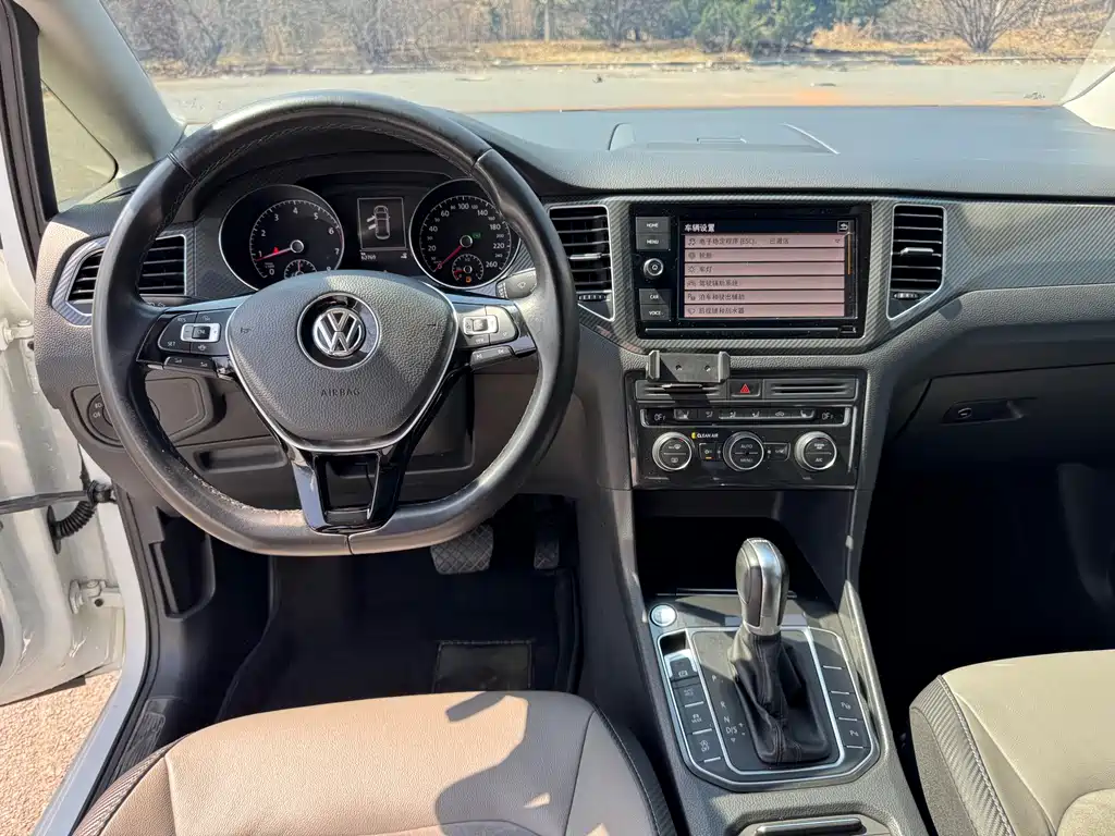Volkswagen Golf Sportsvan — фото 15