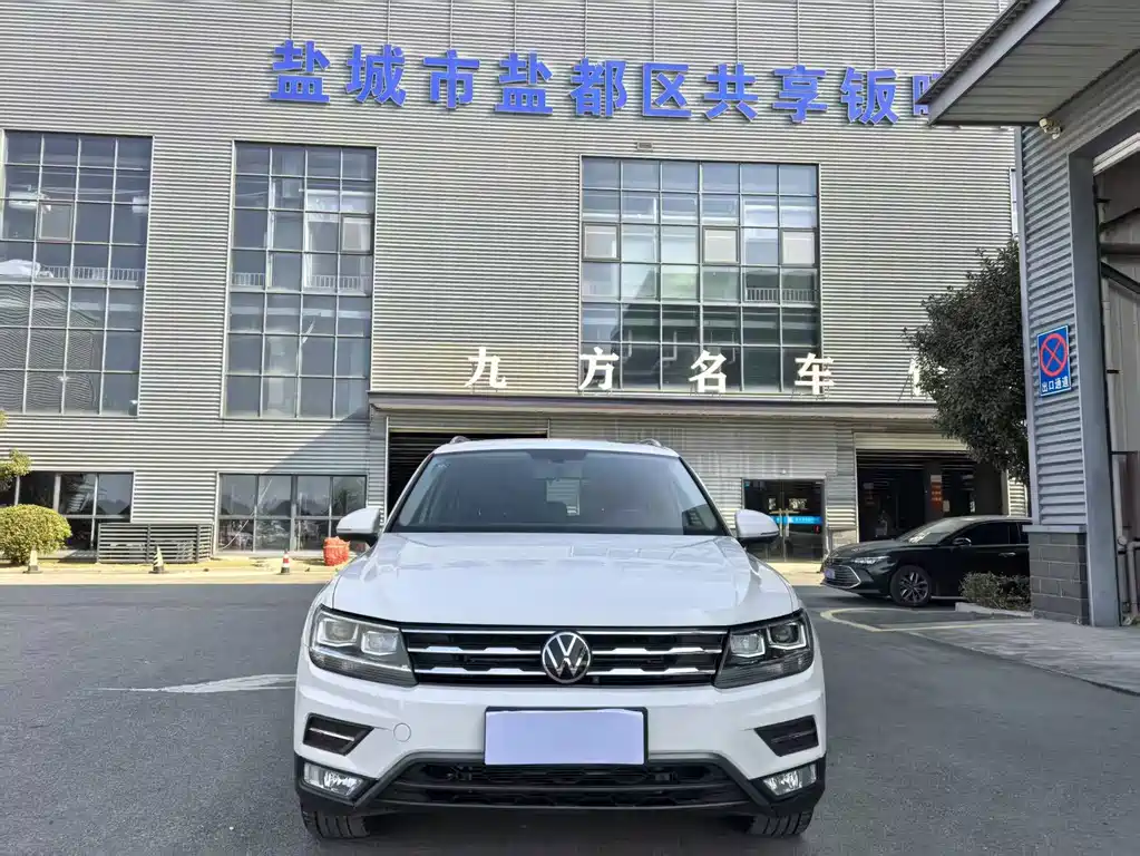 Volkswagen Tiguan L — фото 2