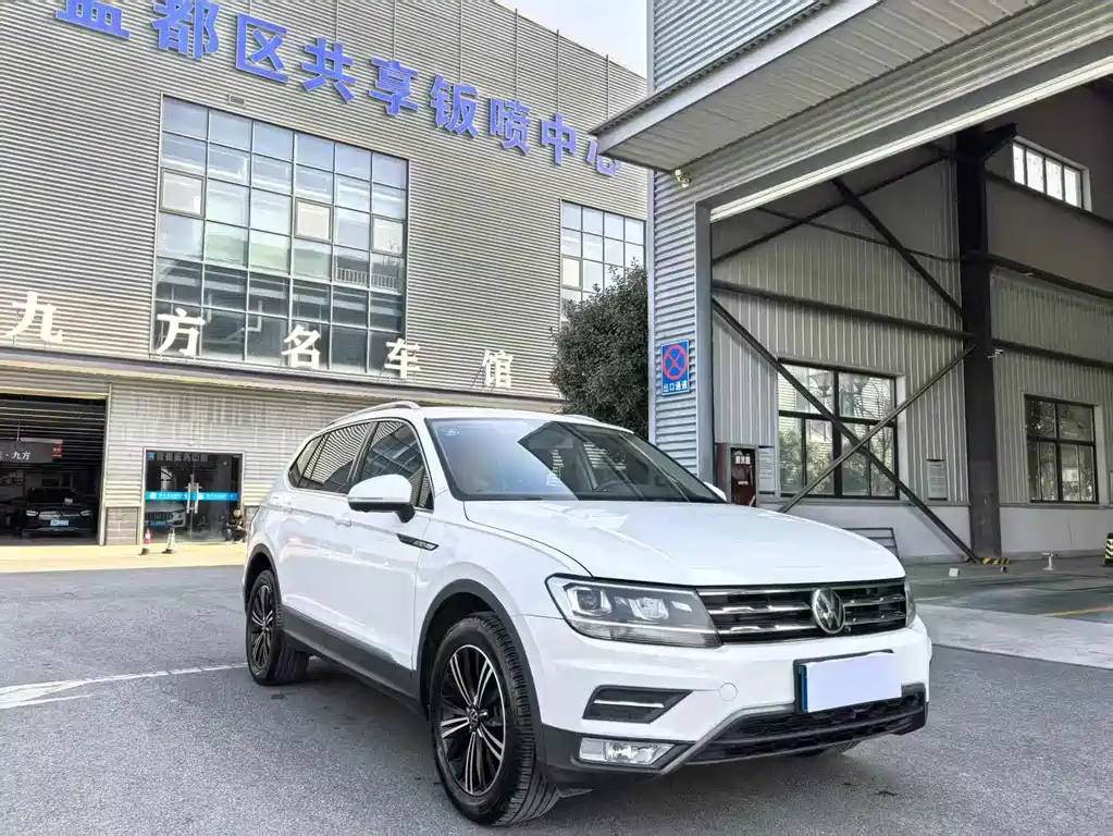Volkswagen Tiguan L — фото 3