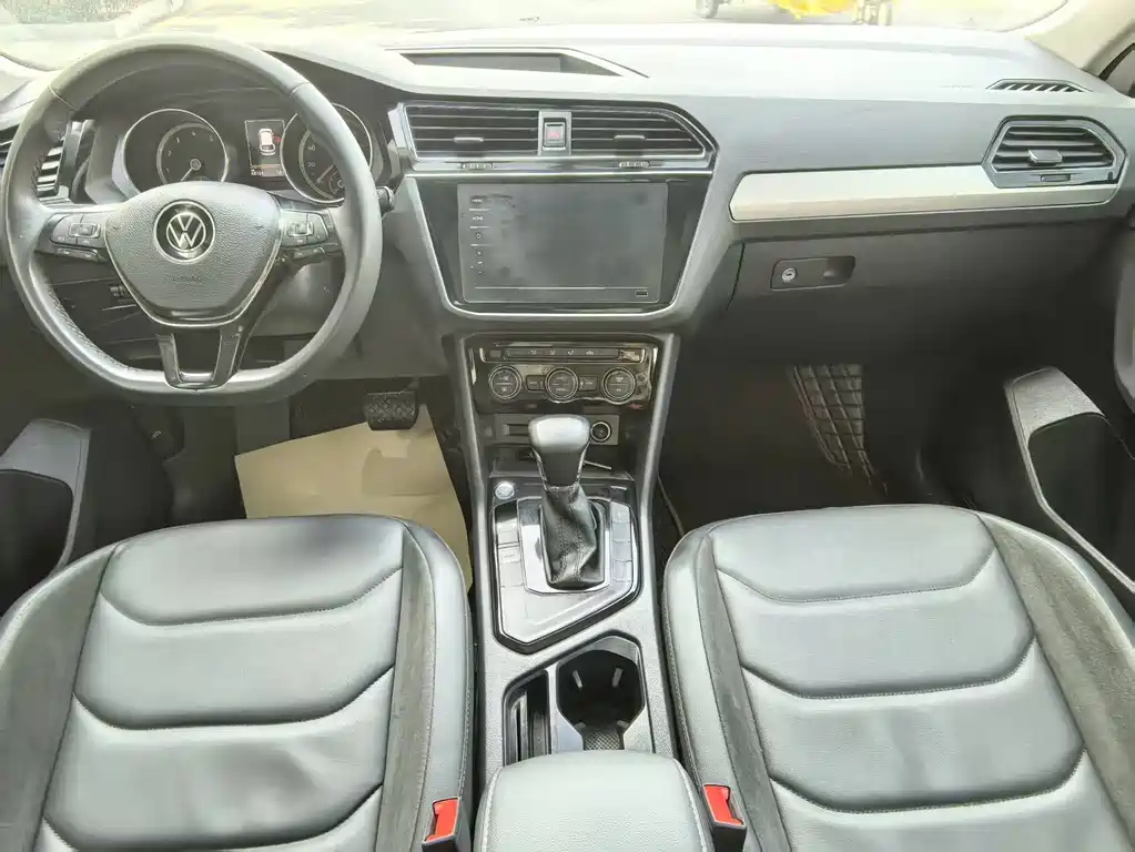Volkswagen Tiguan L — фото 10