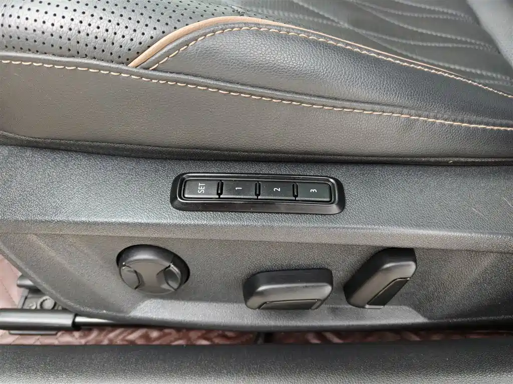 Volkswagen Passat — фото 13