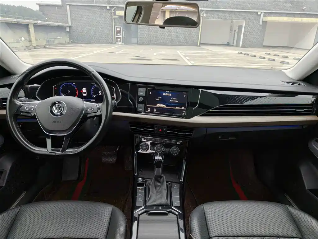 Volkswagen Passat — фото 18