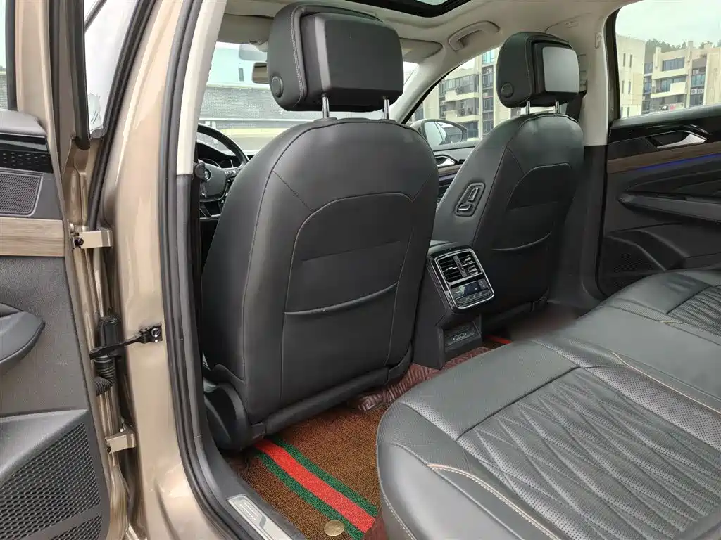 Volkswagen Passat — фото 19