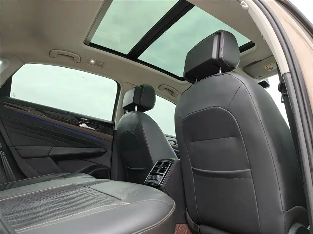 Volkswagen Passat — фото 20