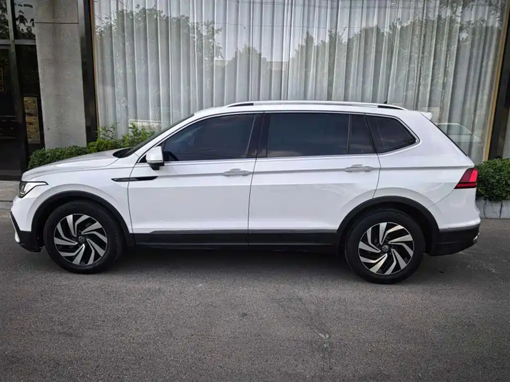 Volkswagen Tiguan L — фото 4