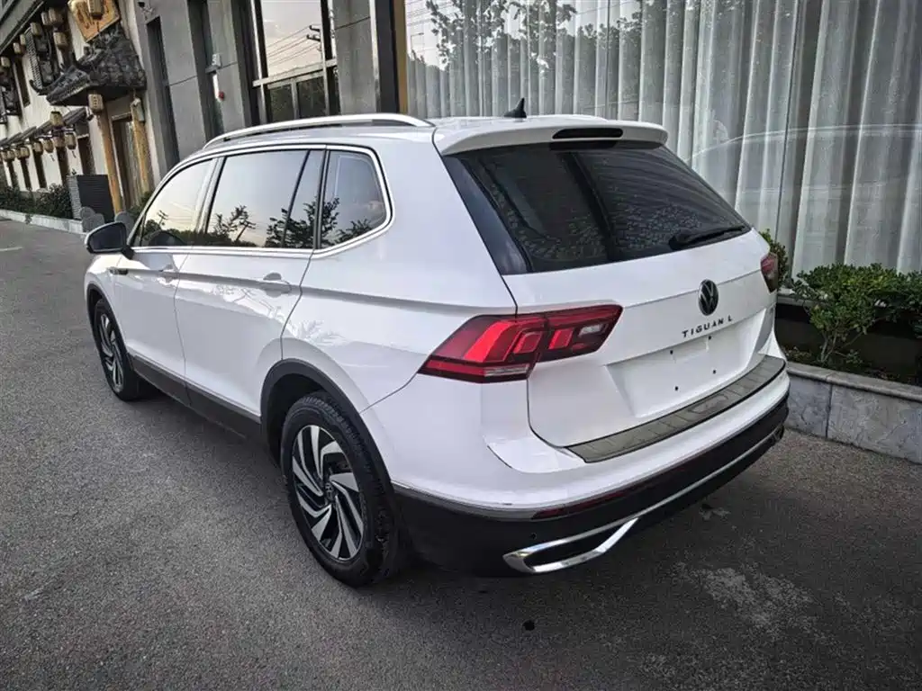Volkswagen Tiguan L — фото 5