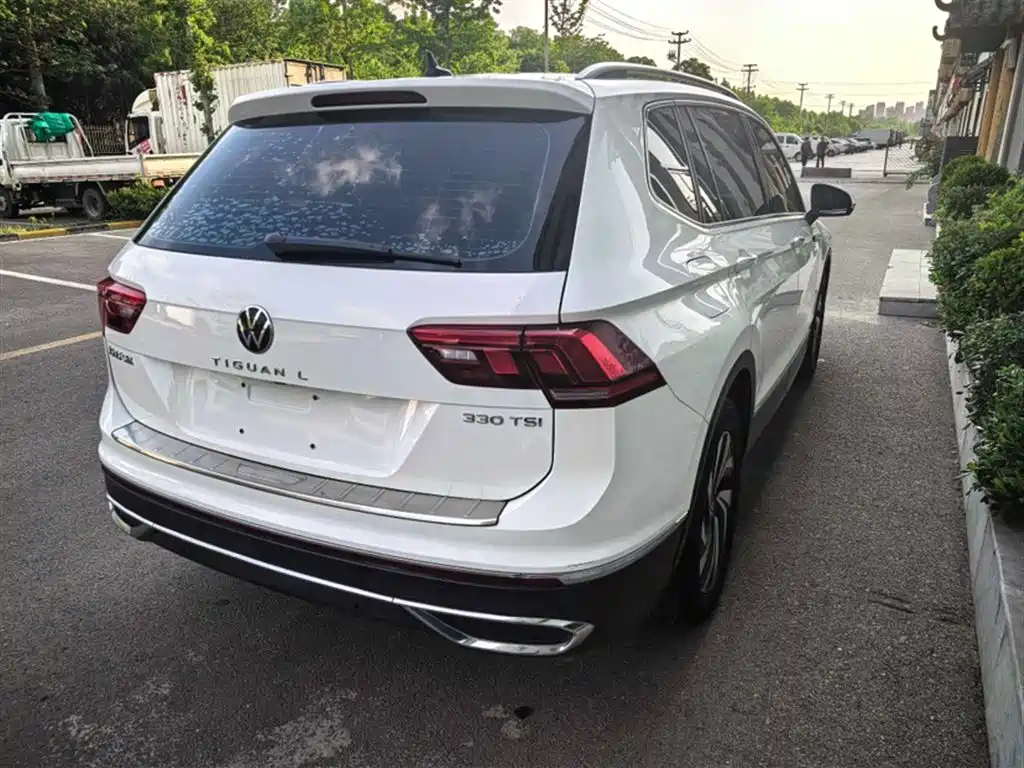 Volkswagen Tiguan L — фото 6