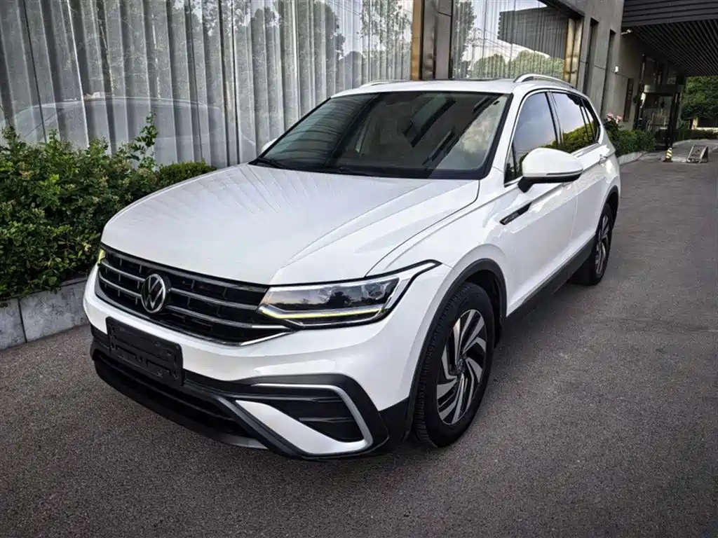 Volkswagen Tiguan L — фото 7