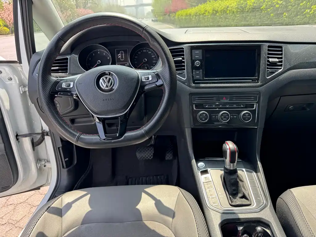 Volkswagen Golf Sportsvan — фото 10