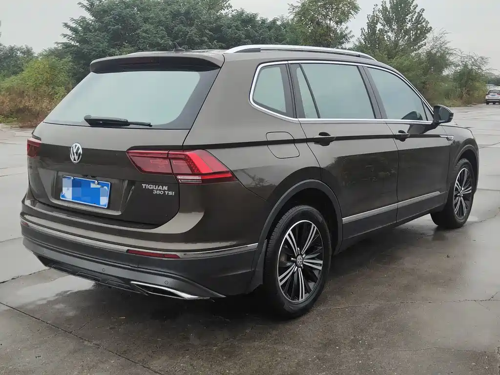 Volkswagen Tiguan L — фото 6