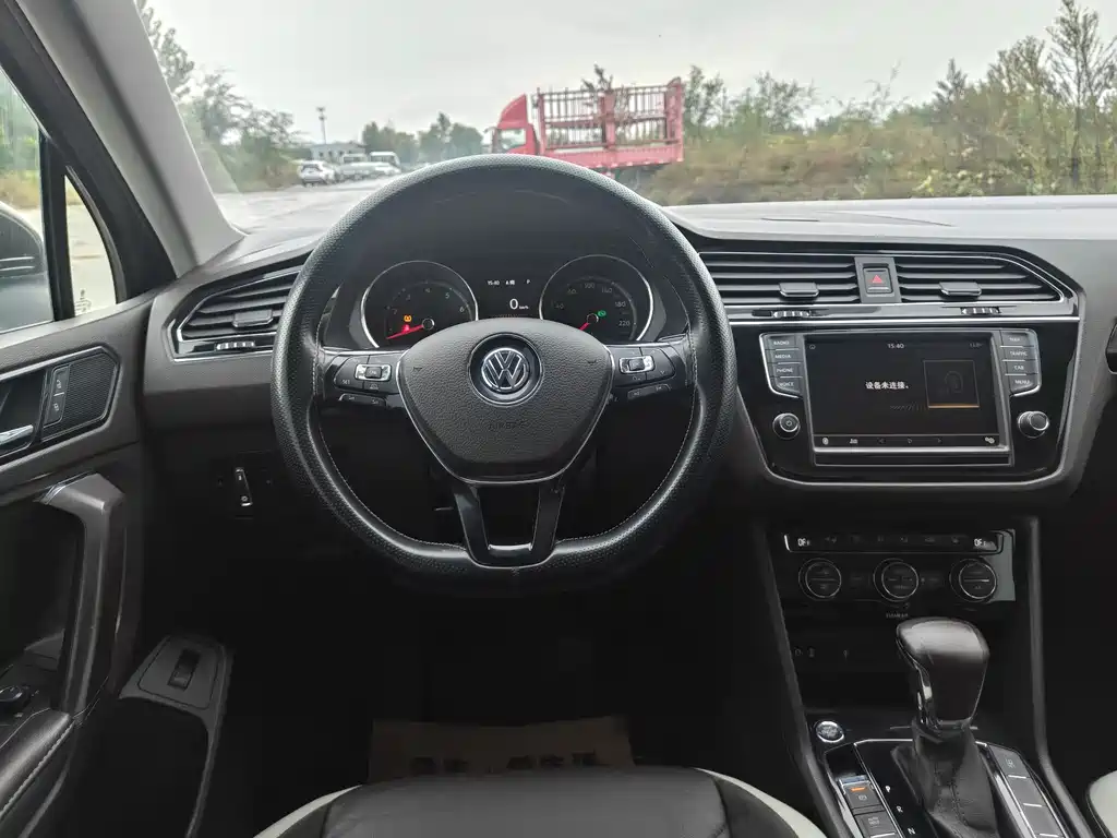 Volkswagen Tiguan L — фото 8