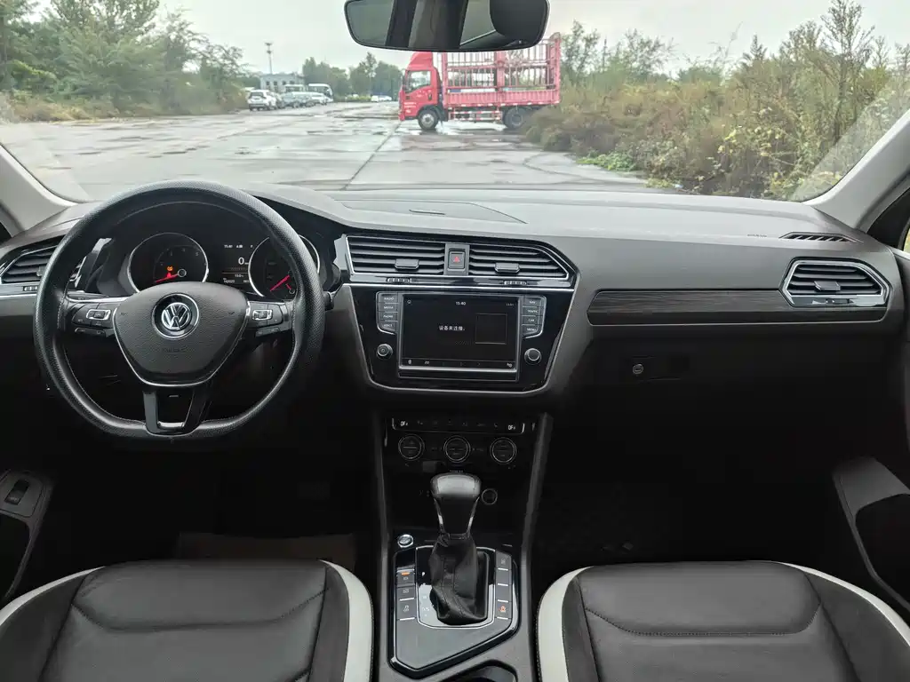 Volkswagen Tiguan L — фото 10