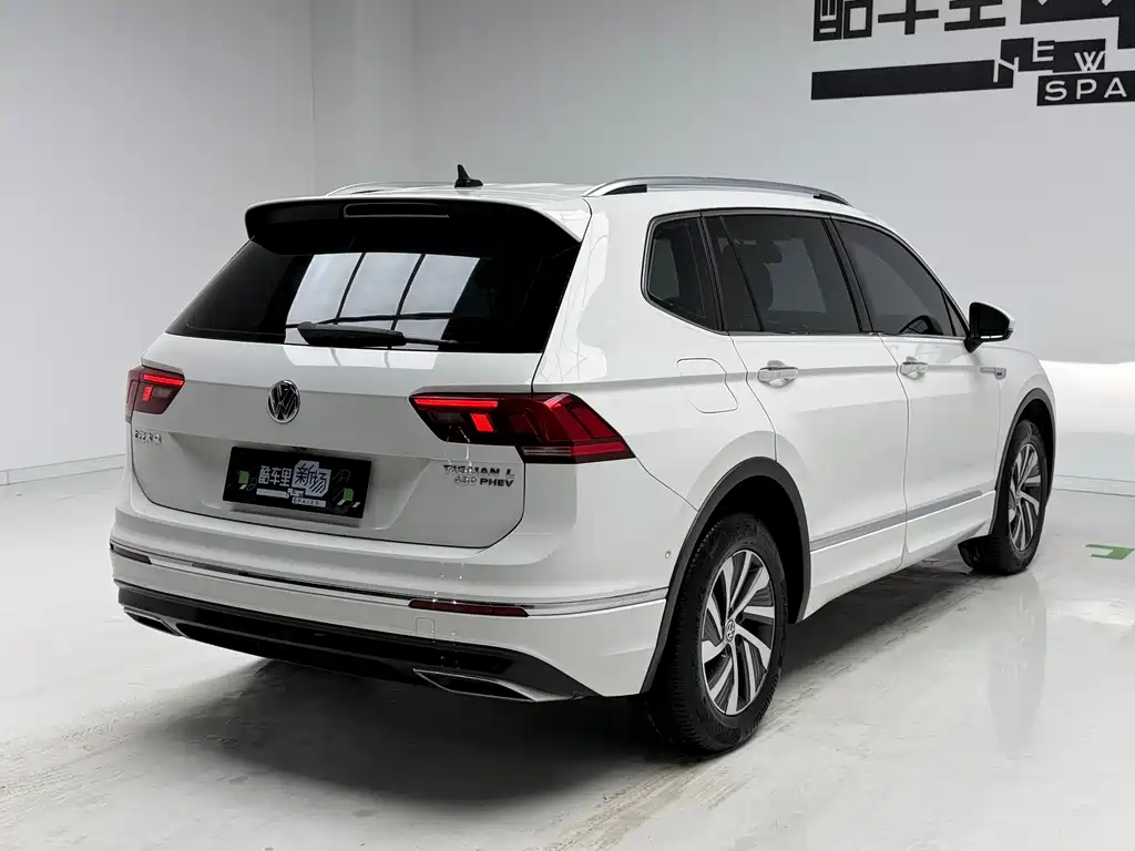 Volkswagen Tiguan L PHEV — фото 4
