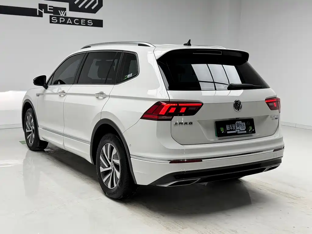 Volkswagen Tiguan L PHEV — фото 6