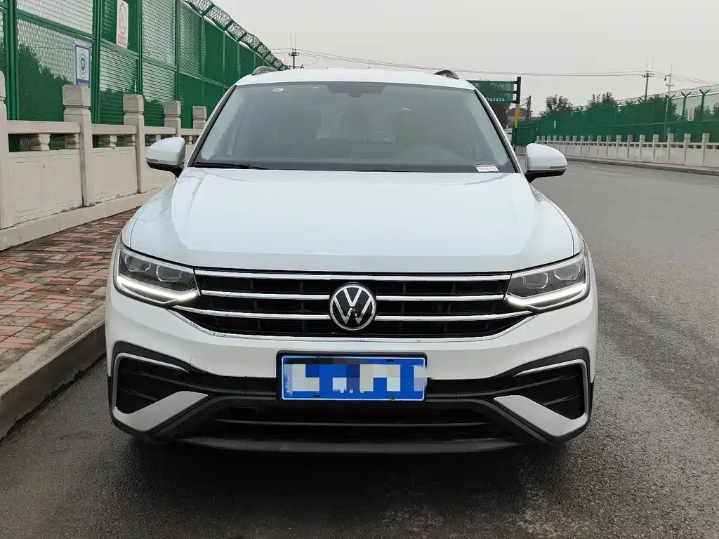Volkswagen Tiguan L — фото 2
