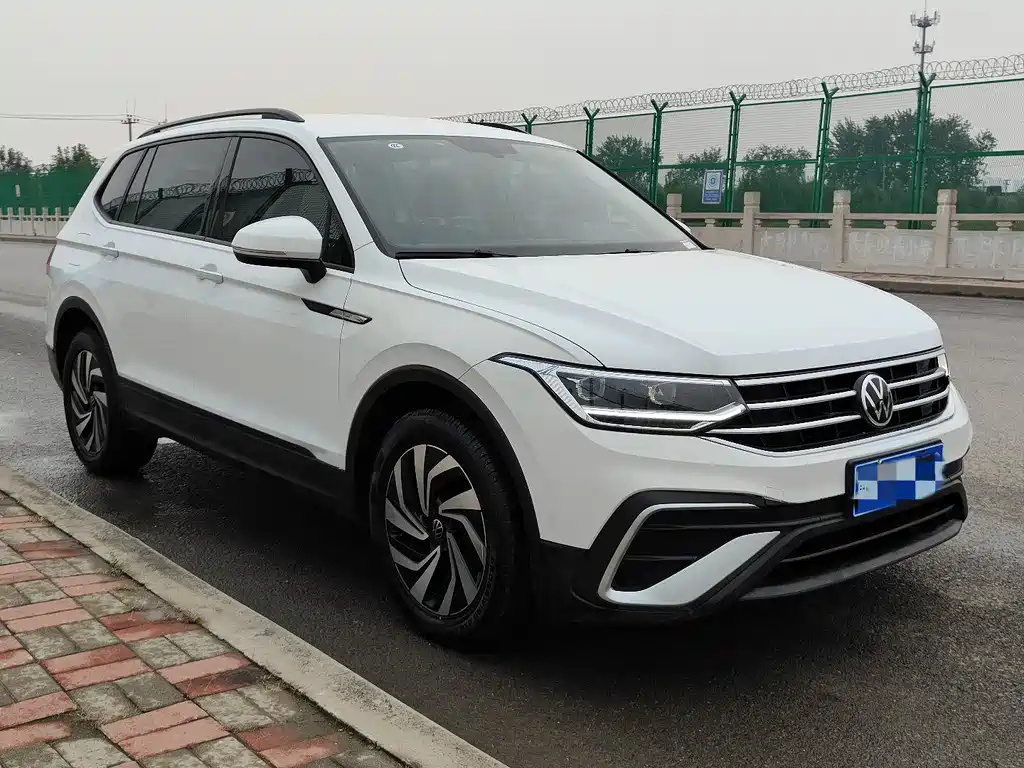 Volkswagen Tiguan L — фото 3