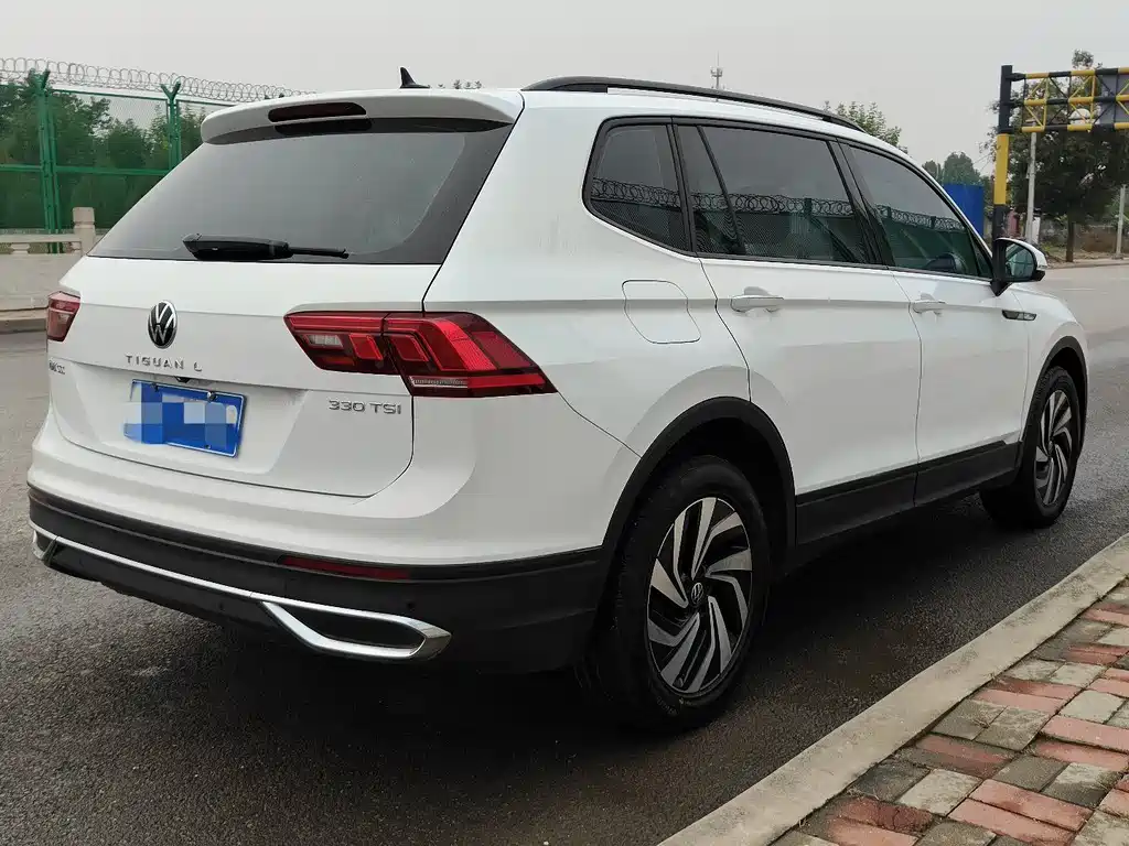 Volkswagen Tiguan L — фото 6