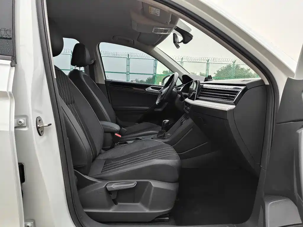 Volkswagen Tiguan L — фото 8