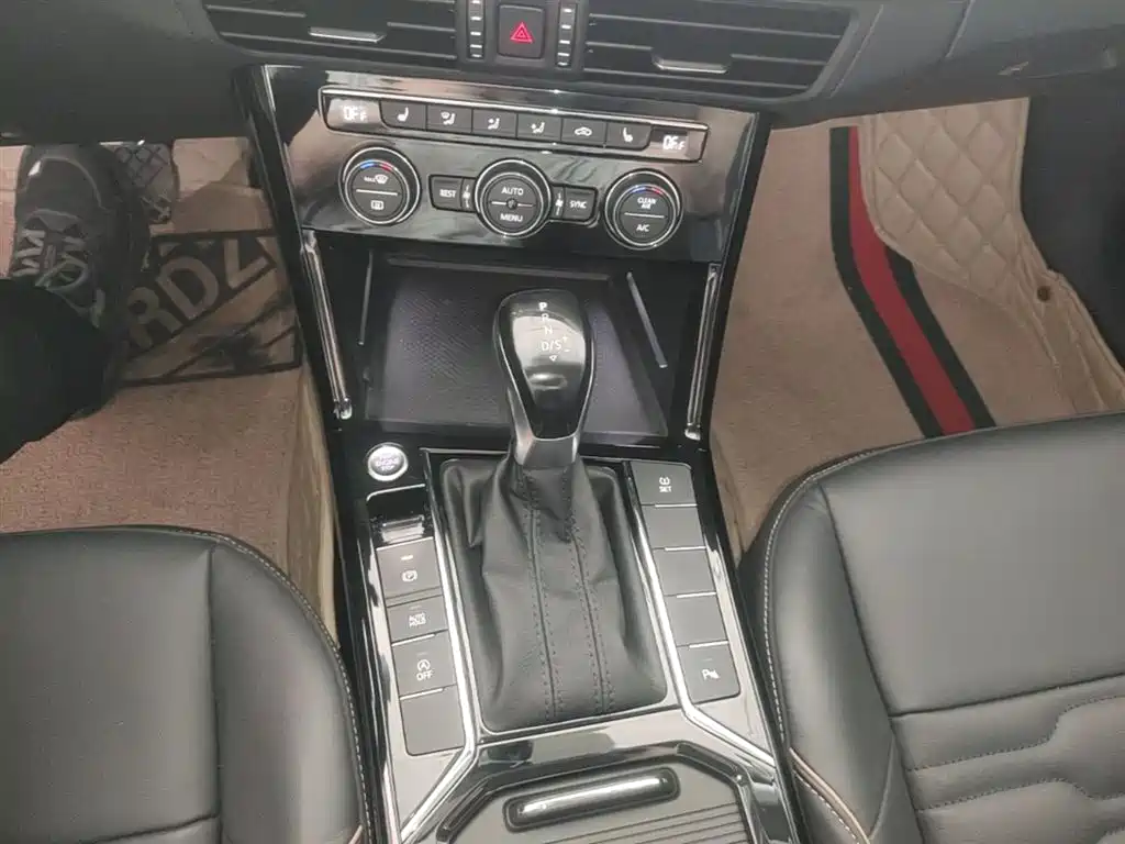 Volkswagen Passat — фото 14