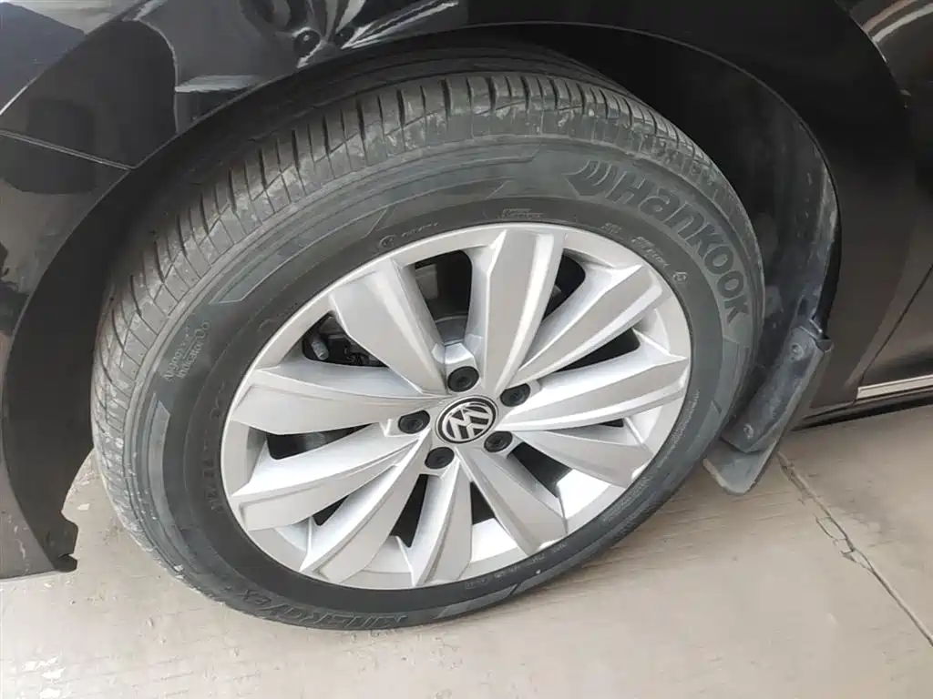 Volkswagen Passat — фото 23