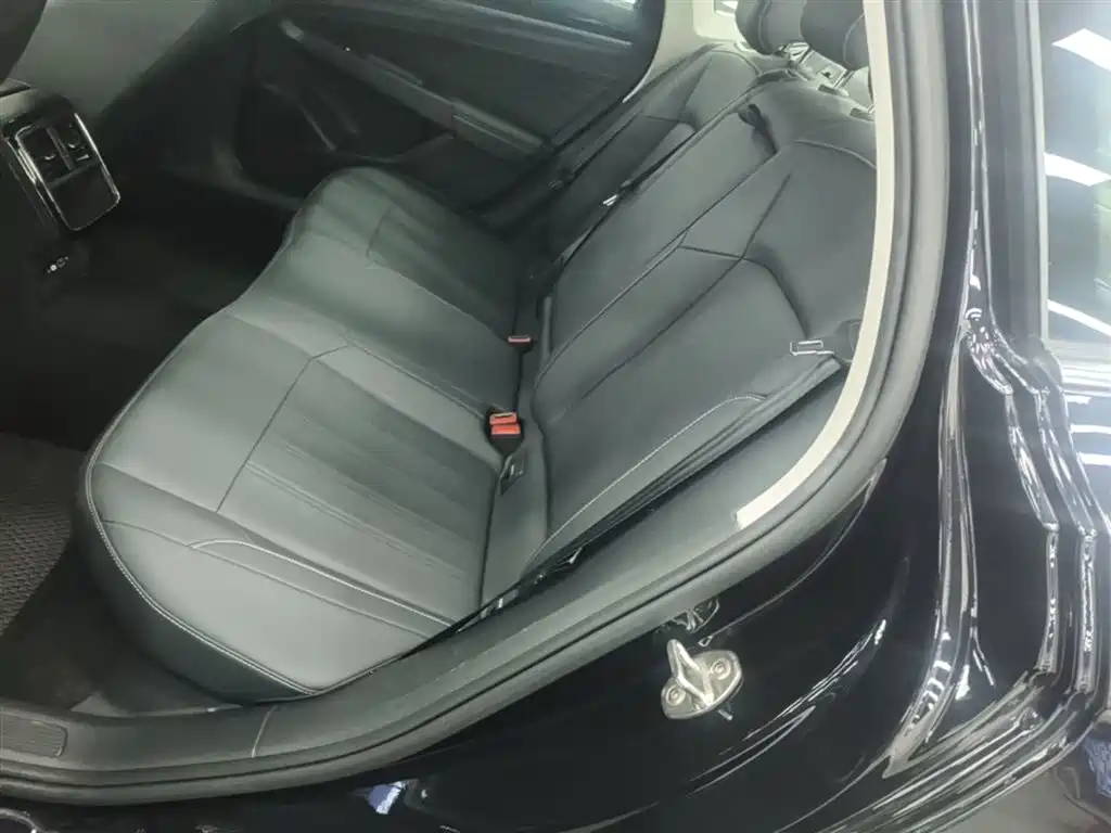 Volkswagen Passat — фото 17