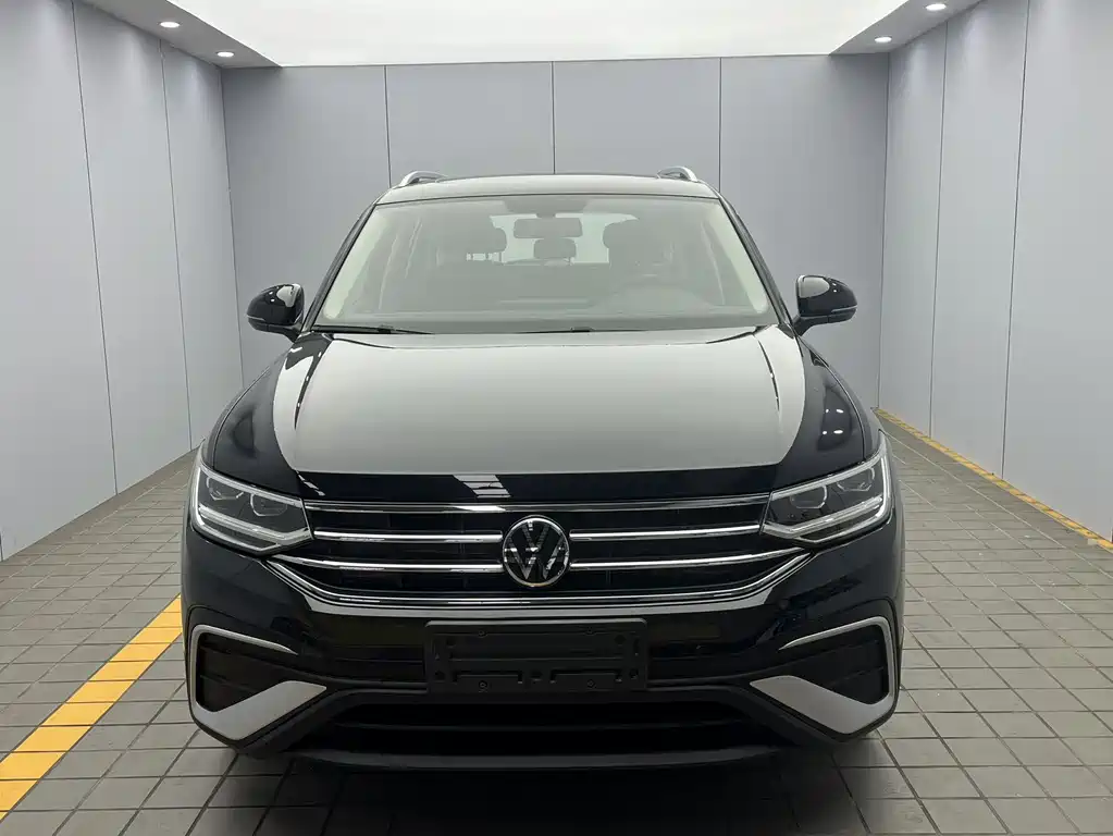 Volkswagen Tiguan L — фото 2