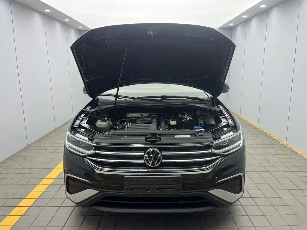 Volkswagen Tiguan L — фото 17