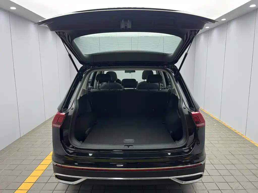 Volkswagen Tiguan L — фото 19