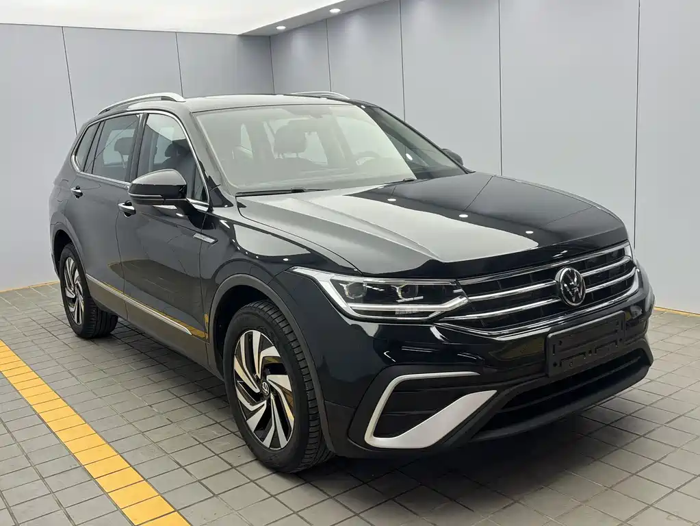 Volkswagen Tiguan L — фото 3