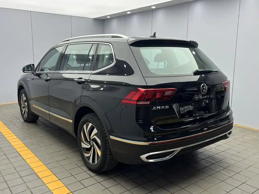 Volkswagen Tiguan L — фото 4