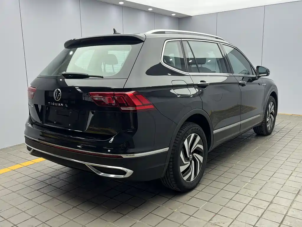 Volkswagen Tiguan L — фото 6