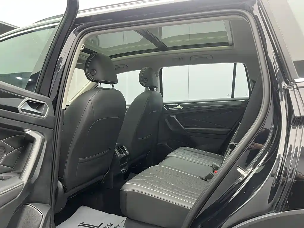 Volkswagen Tiguan L — фото 8