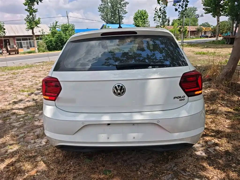 Volkswagen Polo — фото 6