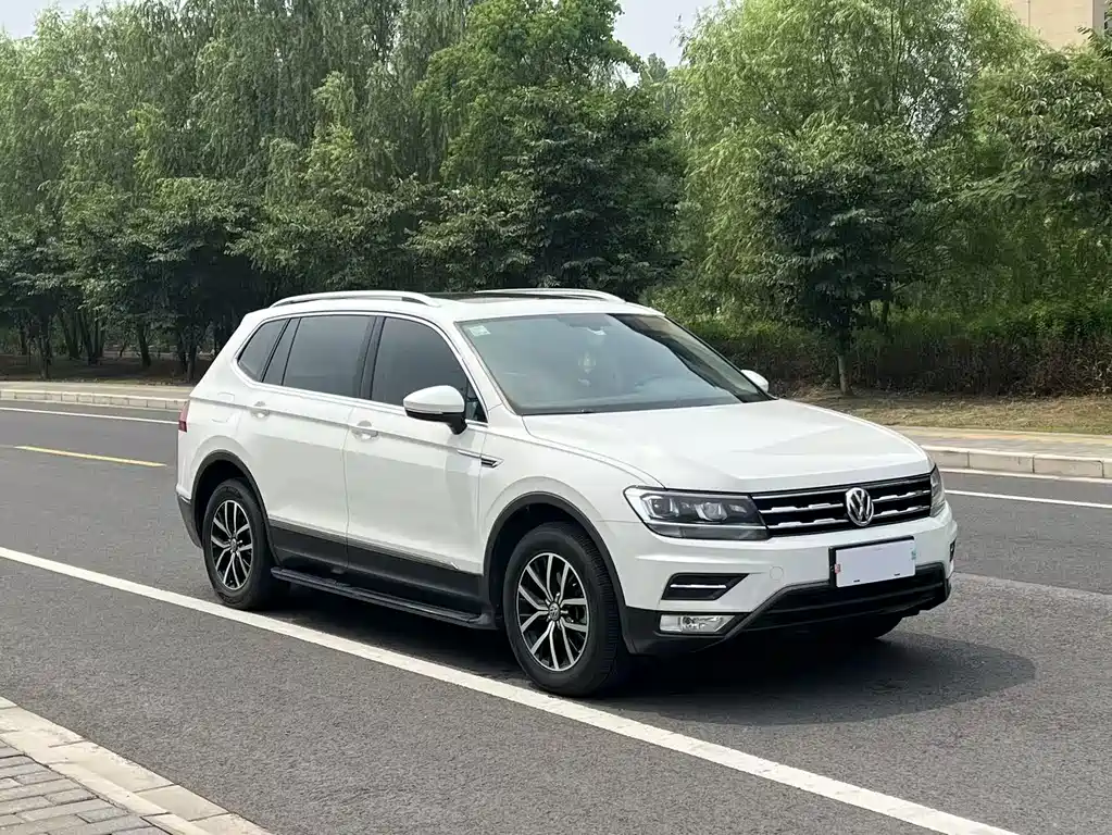 Volkswagen Tiguan L — фото 2