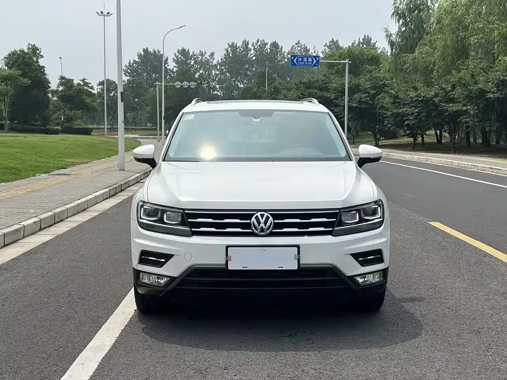 Volkswagen Tiguan L — фото 3