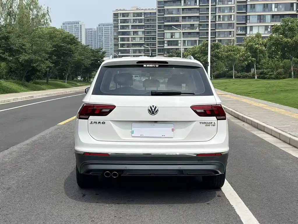 Volkswagen Tiguan L — фото 4