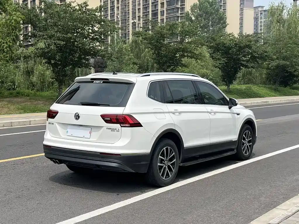 Volkswagen Tiguan L — фото 5