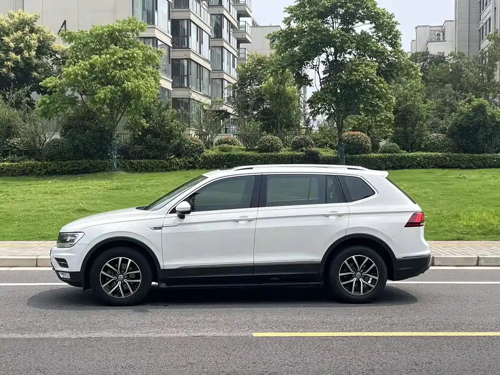 Volkswagen Tiguan L — фото 7