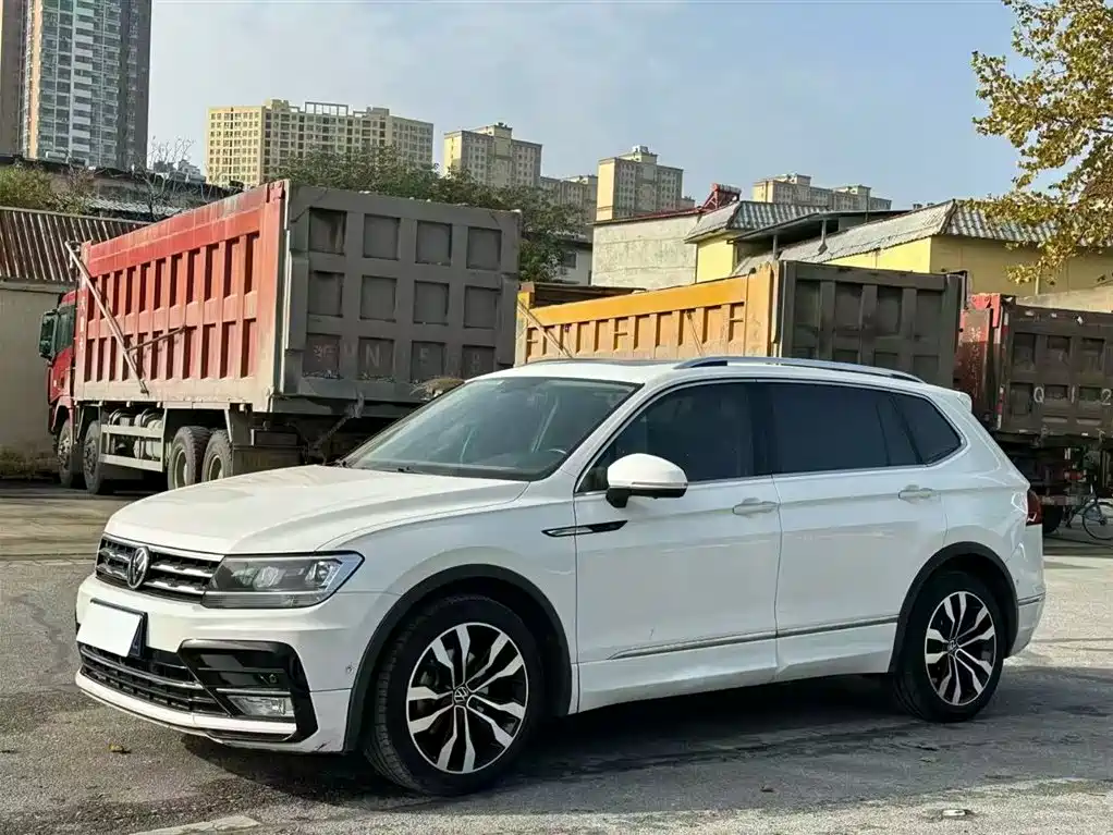 Volkswagen Tiguan L — фото 2