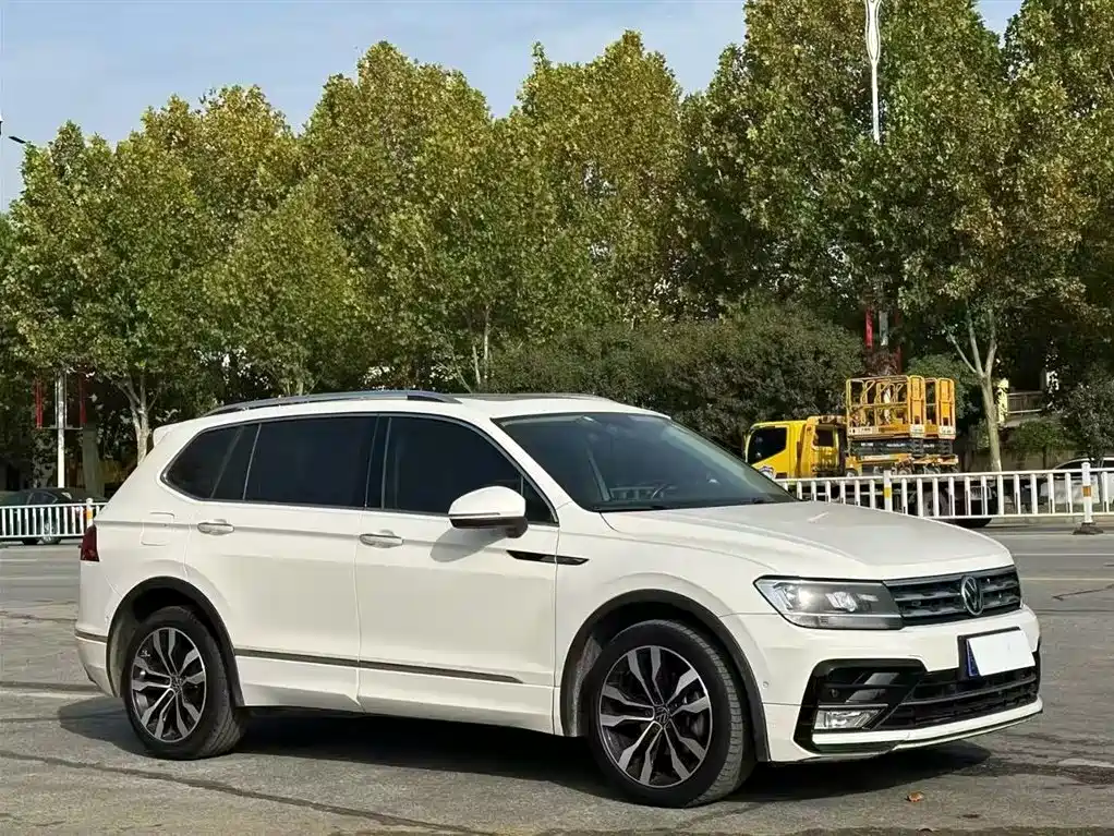 Volkswagen Tiguan L — фото 22