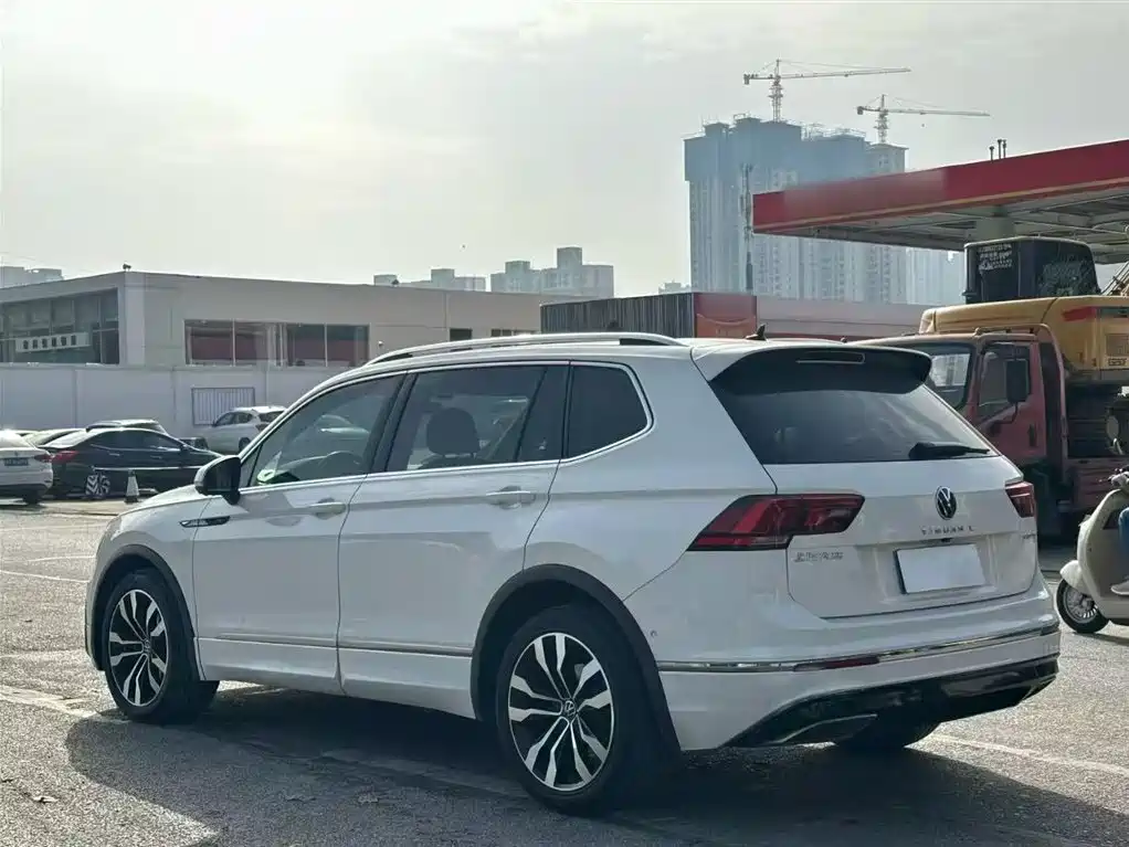 Volkswagen Tiguan L — фото 4