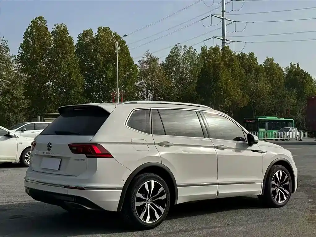 Volkswagen Tiguan L — фото 6