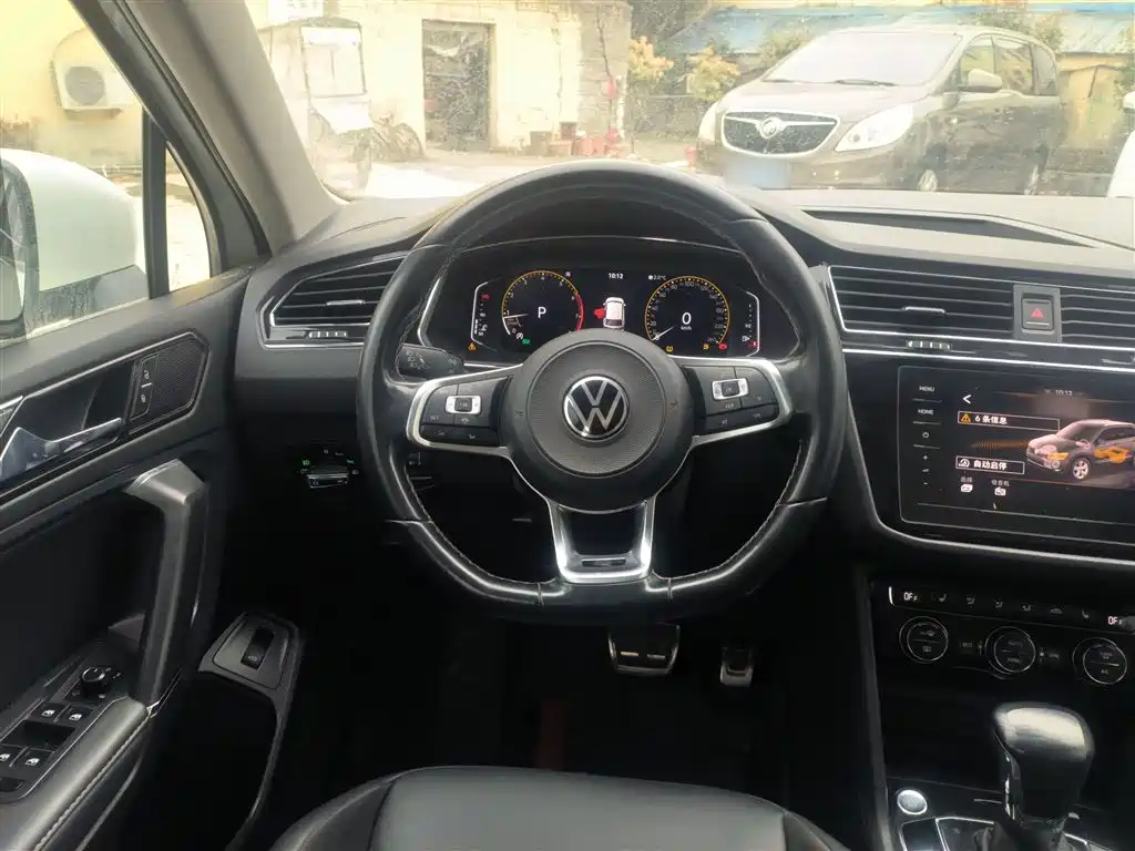 Volkswagen Tiguan L — фото 8