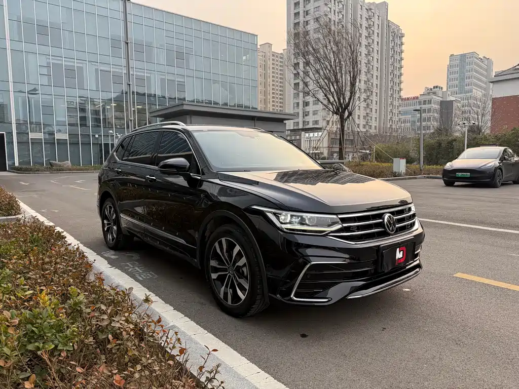Volkswagen Tiguan L — фото 3