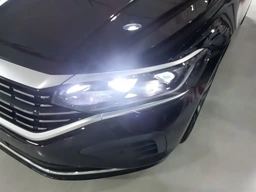 Volkswagen Passat — фото 15