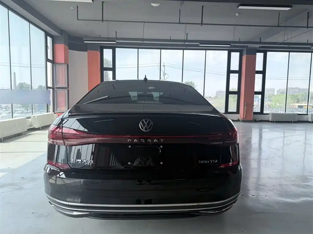 Volkswagen Passat — фото 22