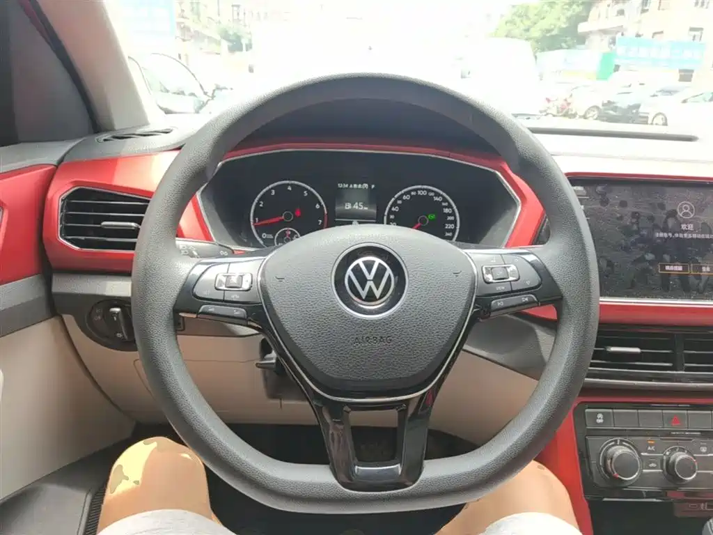 Volkswagen T-Cross — фото 11